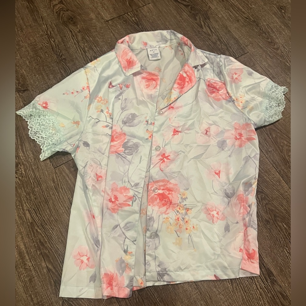 🛑3 items for $10 deal** Silk top